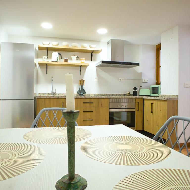 Sunny House Terraza Privada y Parking - Three-Bedroom House - 3