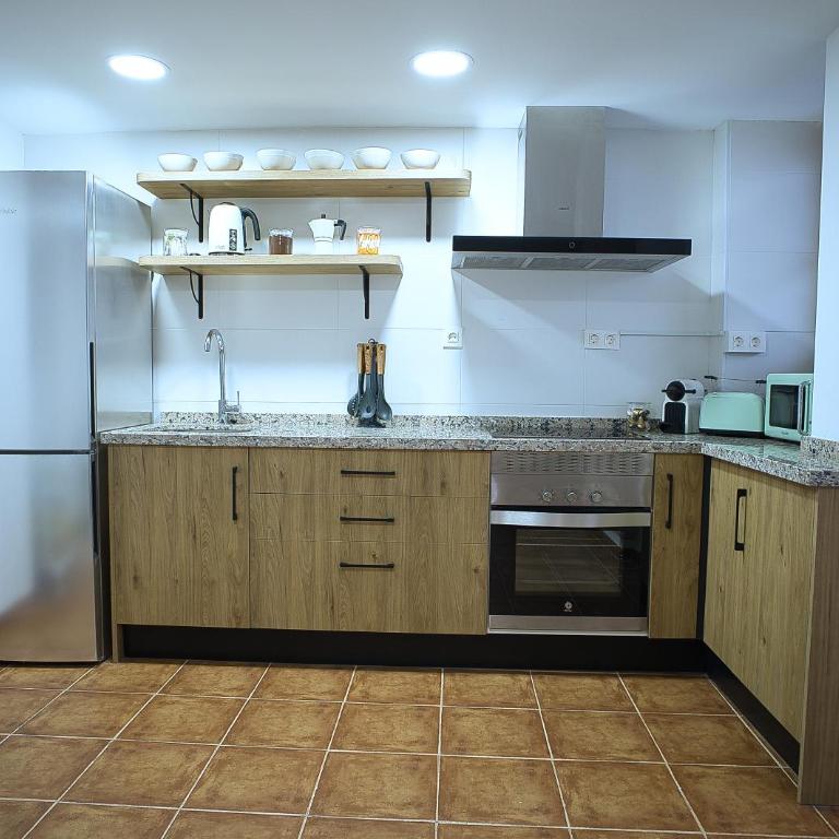 Sunny House Terraza Privada y Parking - Three-Bedroom House - 8