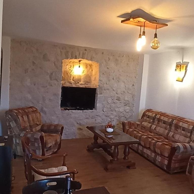 Rustic house - One-Bedroom Apartment - 2