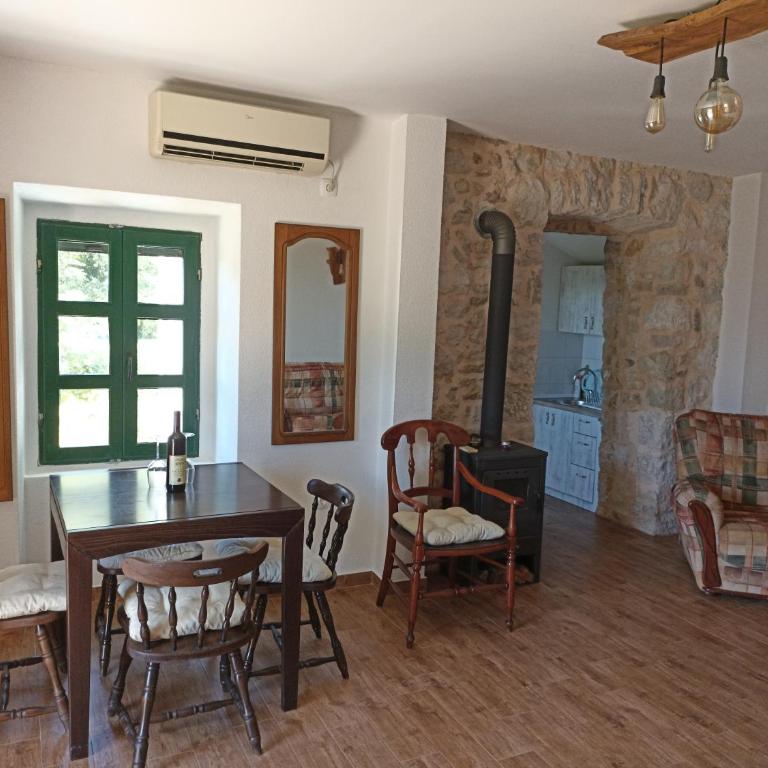 Rustic house - One-Bedroom Apartment - 3