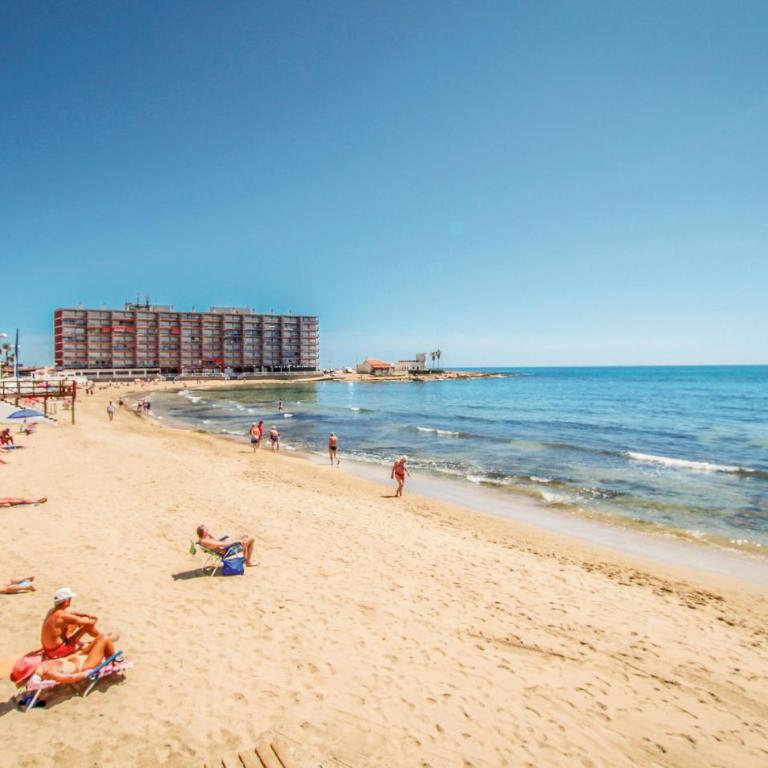 Stunning Apartment In Torrevieja - Apartamento de 2 dormitorios - 2