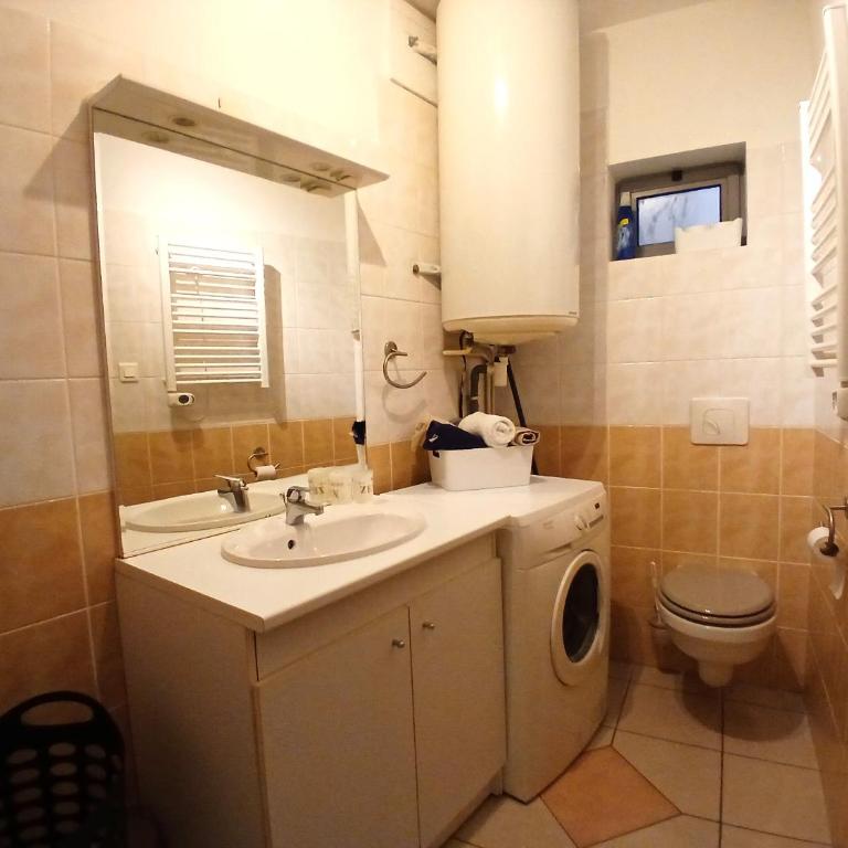 Grand T2 en plein centre avec parking gratuit - Apartment - 5