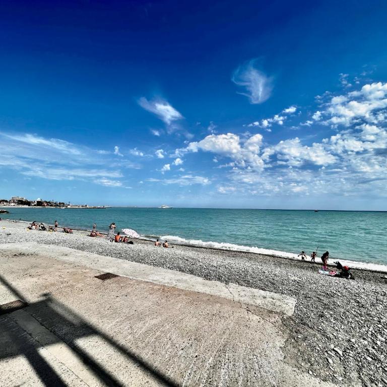 Superbe studio, 200 m de la mer, climatisé avec terrasse et parking privé - Estudio con terraza - 29