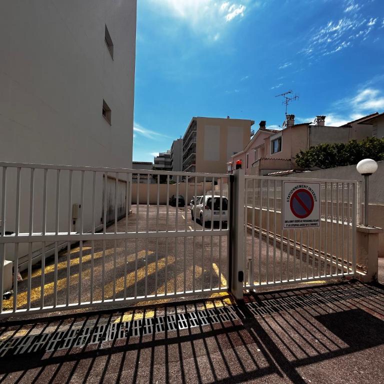 Superbe studio, 200 m de la mer, climatisé avec terrasse et parking privé - Estudio con terraza - 22