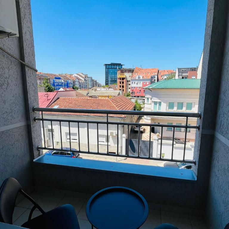 Central and bright 2 bedroom, 3 balconies - Apartman sa 2 Spavaće Sobe - 11
