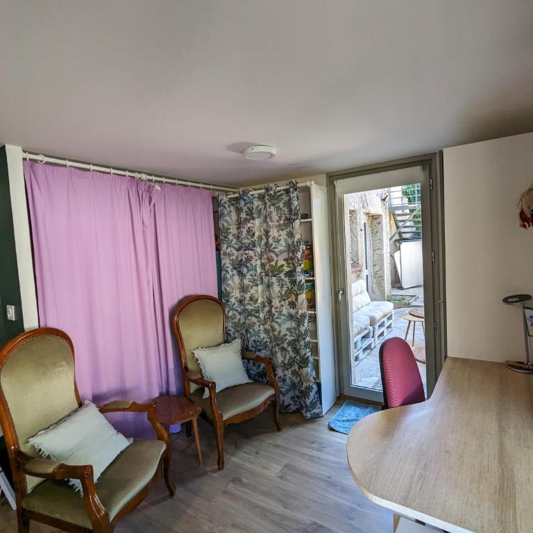 La cigale et la fourmi - Chambre Double ou Lits Jumeaux - Vue sur Piscine - 5