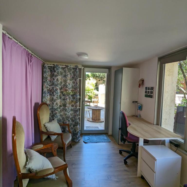 La cigale et la fourmi - Chambre Double ou Lits Jumeaux - Vue sur Piscine - 4
