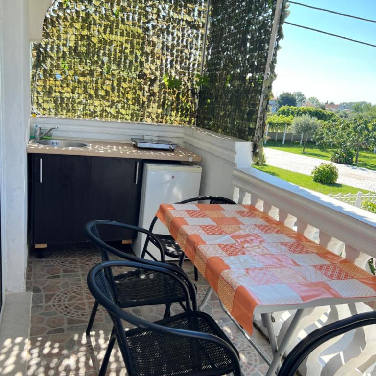 Kastrati Apartments - Studio with Balcony - 16