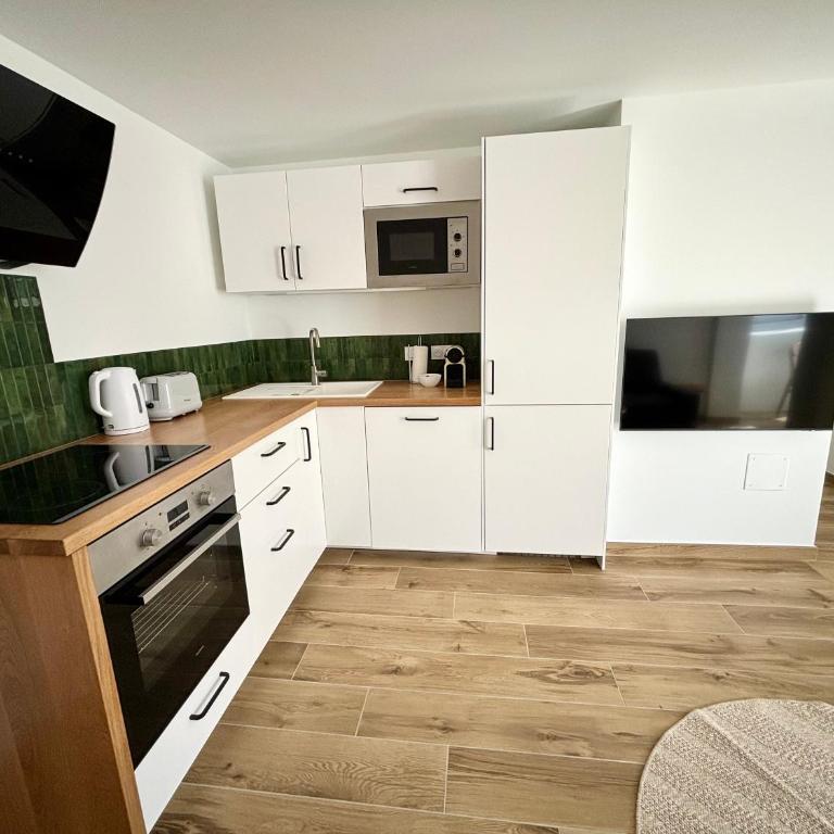 Centre Ville & Plage à 200m - Clim - Parking Privé - Netflix - Apartment - 7