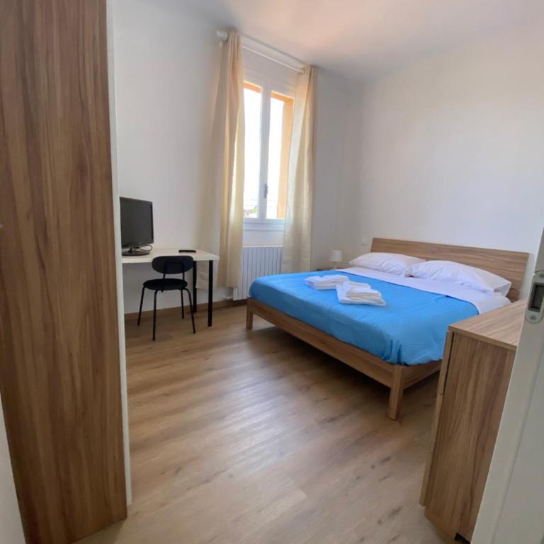 Levante Apartment - Double Room with Shared Bathroom - 1
