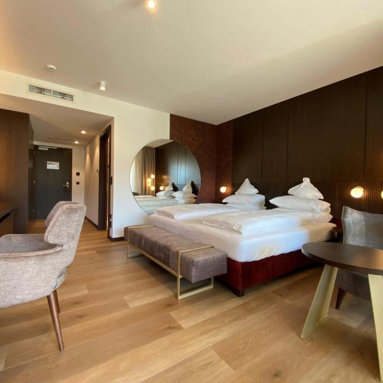 Dominik Alpine City Wellness Hotel Brixen - Adults only - Camera King con Vasca Idromassaggio - 3