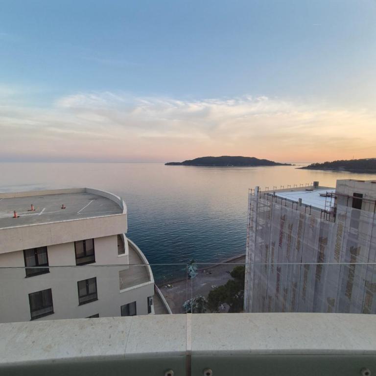 Rafailovici Beachfront Apartment - Apartman s 1 Spavaćom Sobom, Balkonom i Pogledom na More - 11