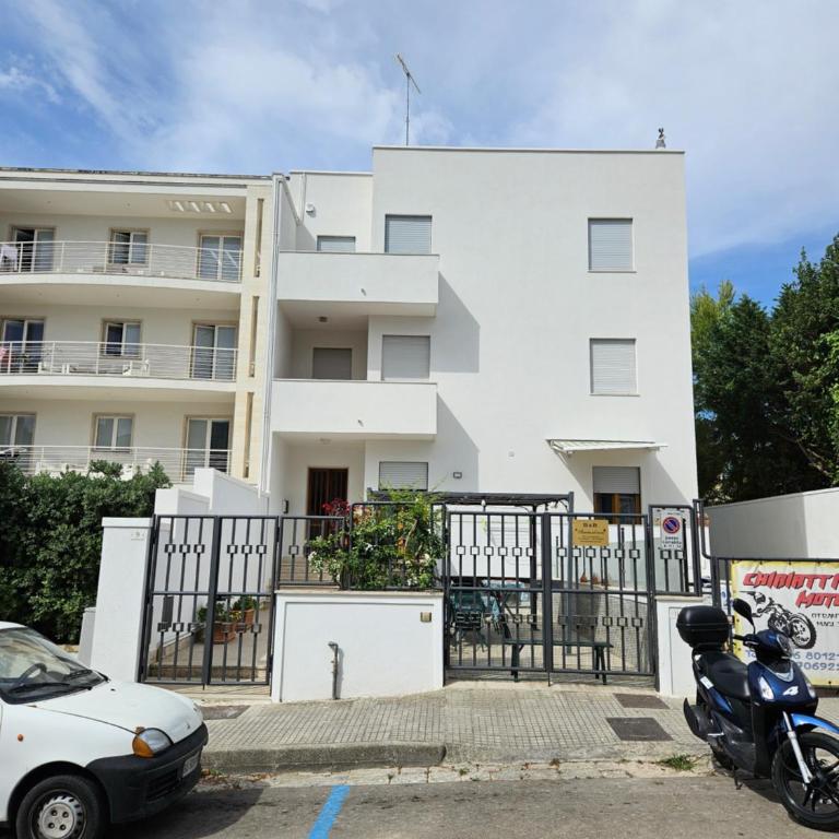Family Suite Blu Salento - Three-Bedroom Apartment - 9