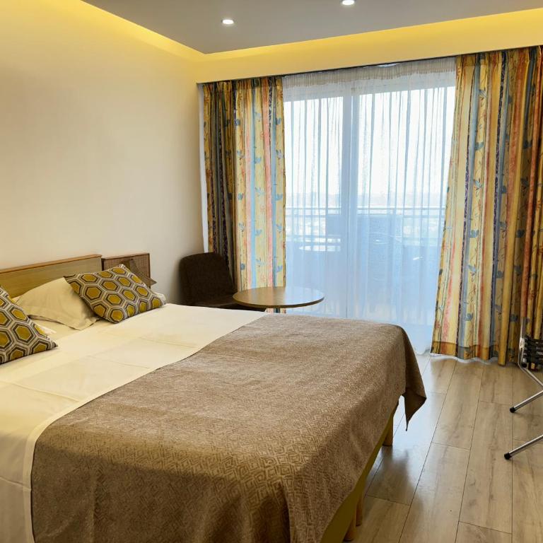 Hotel Panorama - Chambre Double ou Lits Jumeaux avec Balcon - 10