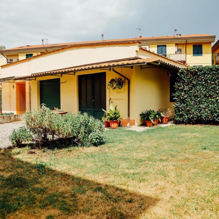 Villa Lilly, with private Garden and Parking, 800 mt to Lucca City center - Villa - 13