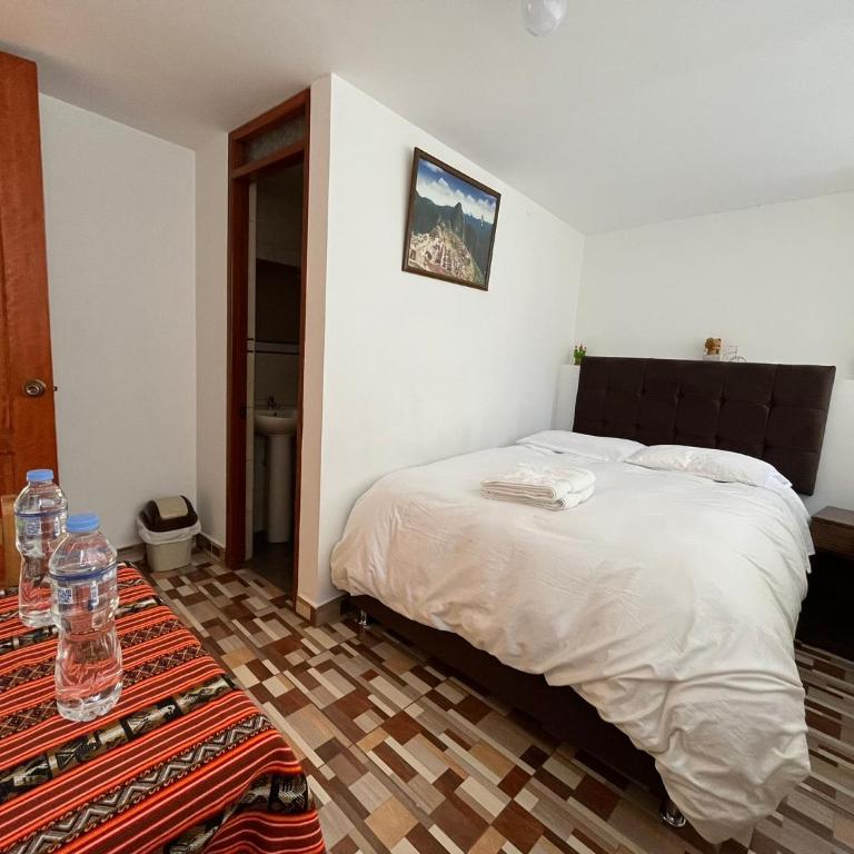 Hostal Apu Qhawarina - Habitación con cama grande - 5