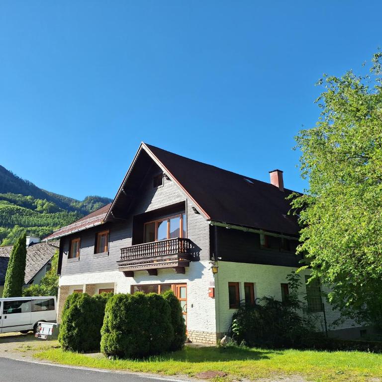 Adventure House - Camera Matrimoniale con Vista Giardino - 3