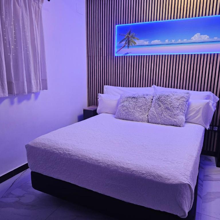 HOSTAL LUXURY NIT I DIA - Habitación Doble con baño privado - 4