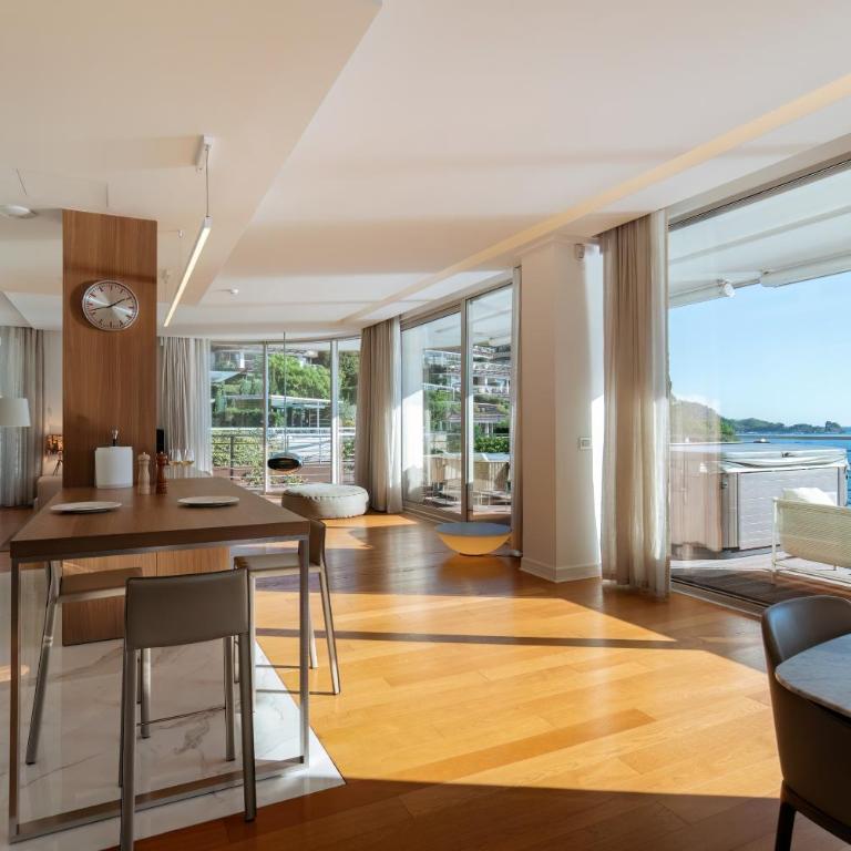 Luxury Waterfront Villa at Dukly Gardens - Vila sa 2 Spavaće Sobe - 1