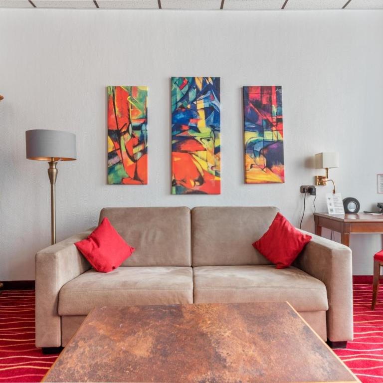 KING's Hotel First - Superior Family Room - 8
