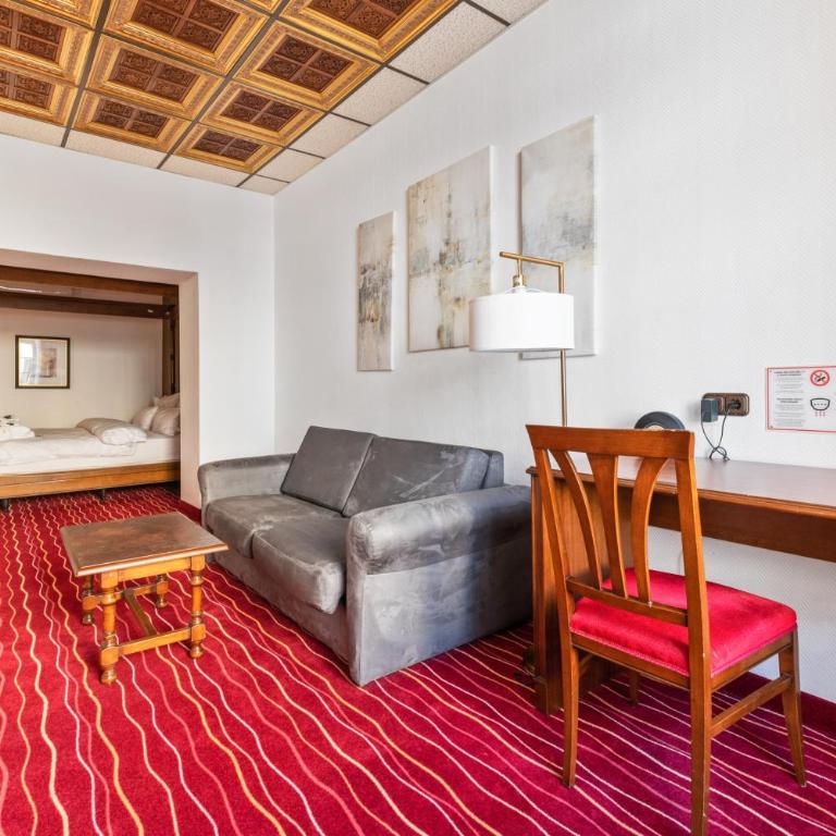 KING's Hotel First - Superior Family Room - 10
