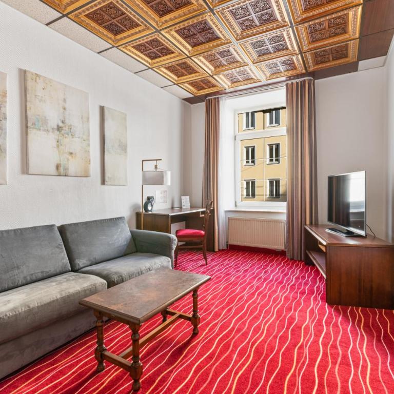 KING's Hotel First - Superior Family Room - 13
