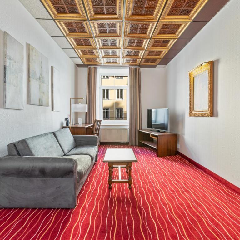 KING's Hotel First - Superior Family Room - 7