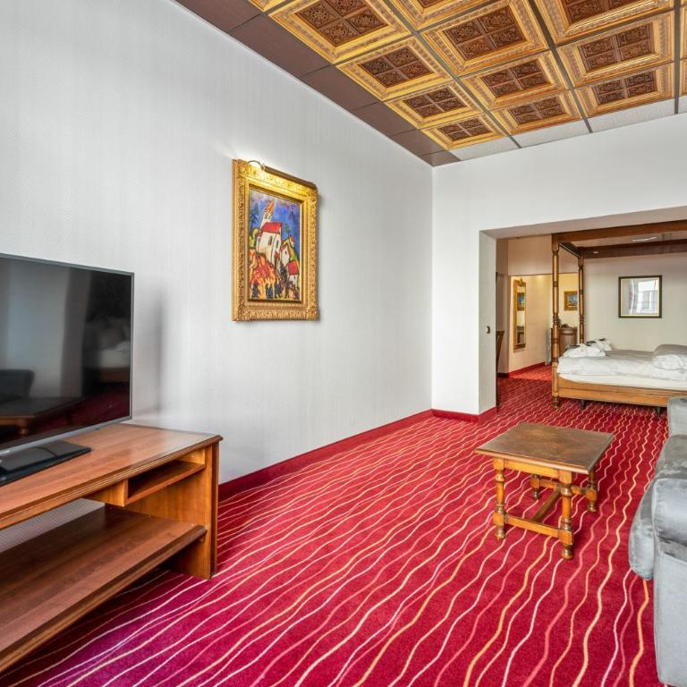 KING's Hotel First - Superior Family Room - 9