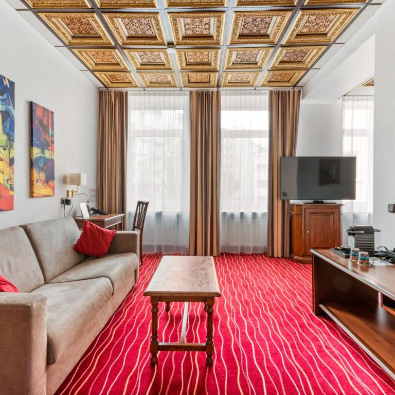 KING's Hotel First - Superior Family Room - 1