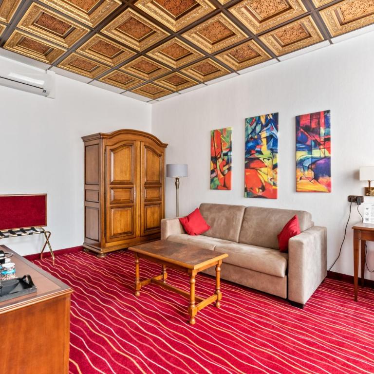 KING's Hotel First - Superior Family Room - 12