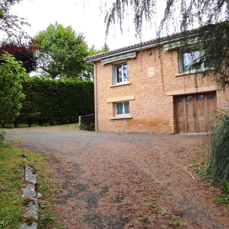Maison avec jolie vue, 5mn à pied du centre - Maison 3 Chambres - 32