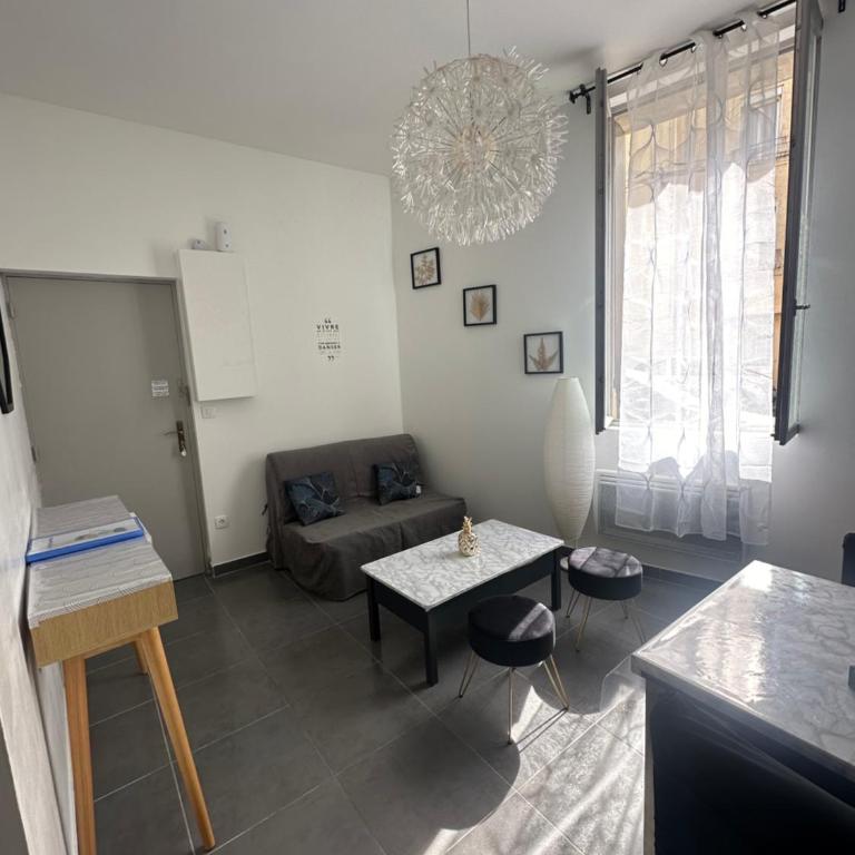 Le petit Narbonnais à 4min à pied de la gare - One-Bedroom Apartment - 4