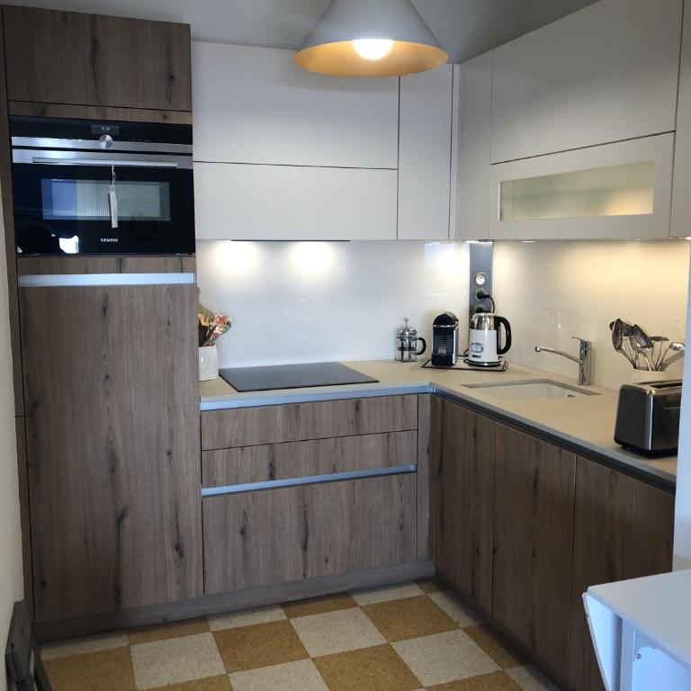 Neptune 5, top floor studio, sea view - One-Bedroom Apartment - 10
