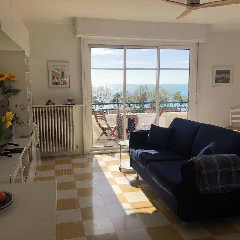 Neptune 5, top floor studio, sea view - One-Bedroom Apartment - 17
