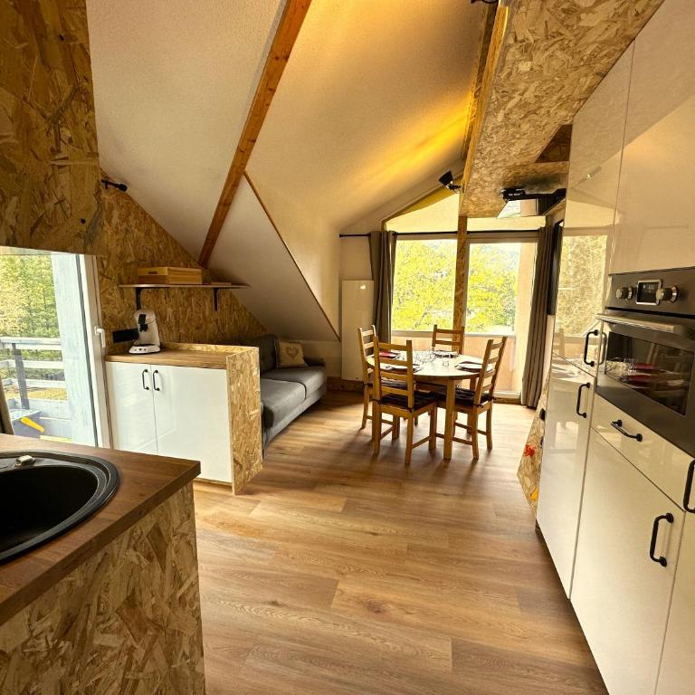 LES CIMES DE CADELIO , 5 à 7 personnes, Proche base de loisirs et remontée du pontillas, Dernier étage - Appartement 2 Chambres - 1