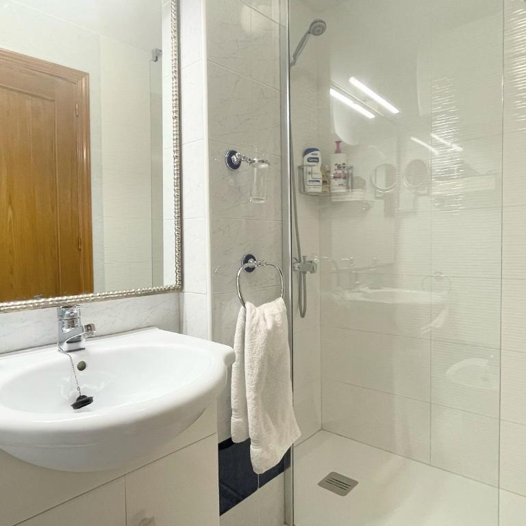 Céntrico Apartamento Vara de Rey - Two-Bedroom Apartment - 11