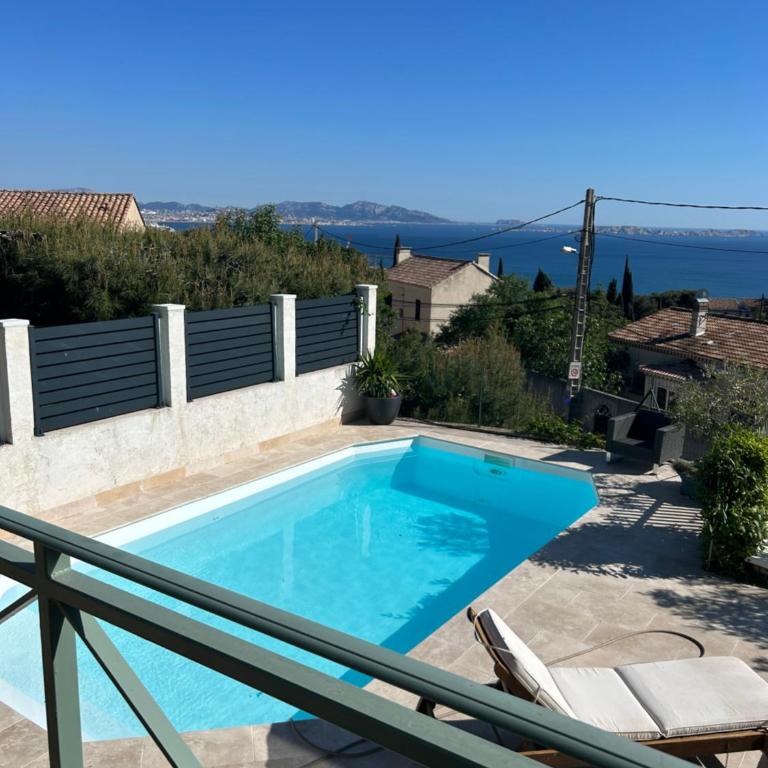 maison entièrement climatisée vue d'exception mer et rade de Marseille avec piscine 8 personnes - Villa - 2
