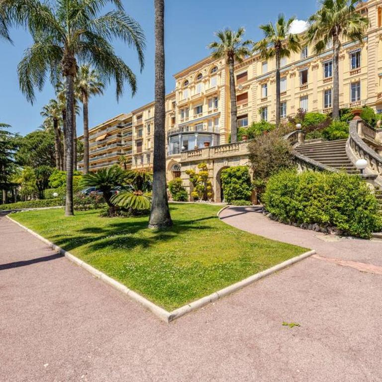 3BR Sea View Apartment Private Terrace Steps to Old Town & Palais - Appartement - 6