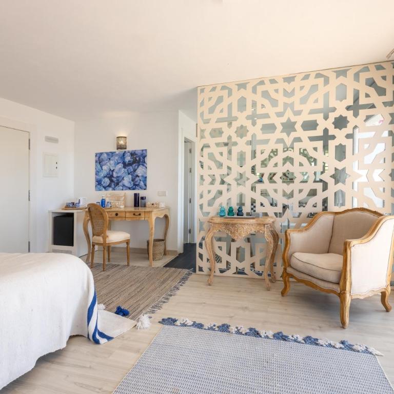 CasaBlu - An Andalusian Boutique Hotel - Habitación con cama extragrande y vistas al mar - 4