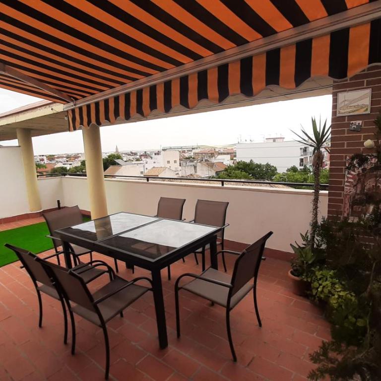 DUPLEX JUNTO AL PUENTE ROMANO con GRAN TERRAZA y PARKING PRIVADO - Apartamento de 3 dormitorios - 57