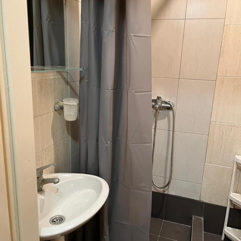 Peaceful Apartment Simovic - One-Bedroom Apartment - 14