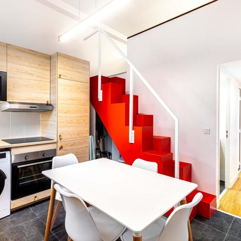 Paris - All Equipped Souplex - RDC - Mezzanine Bedrooms 1m20-1m50 height - From 1 to 6 Guests - Departure up to 11am - Entrance from 4 pm - M9 - 5 - 3 - 2 - 8 - Appartement 3 Chambres - 6