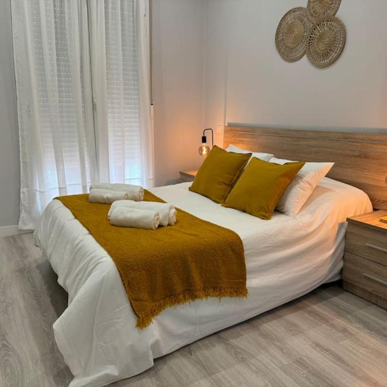 Encanto Madrileño en el Centro - Three-Bedroom Apartment - 17