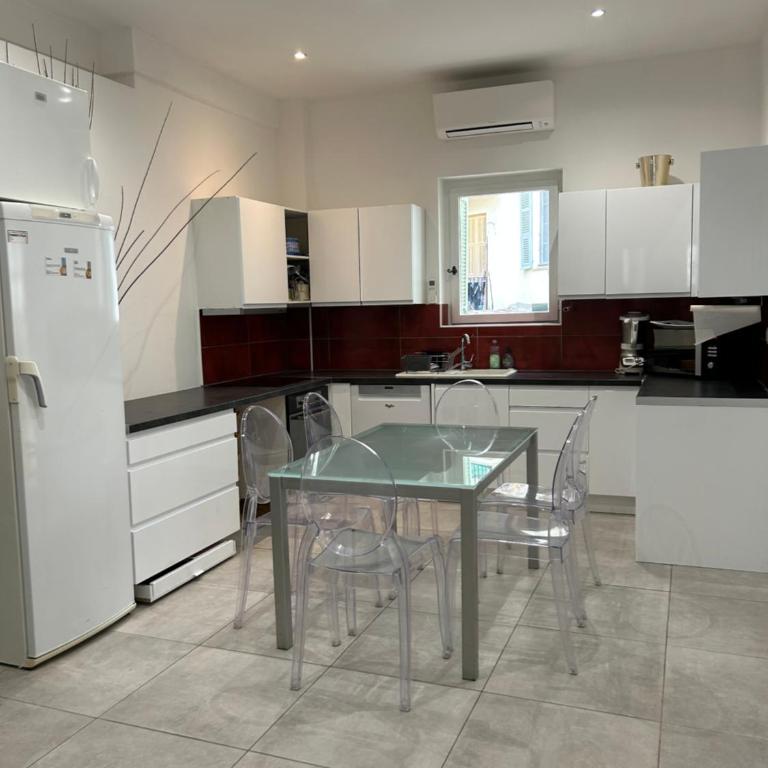 Appart hyper centre Nice - Appartement 3 Chambres - Étage Supérieur - 1
