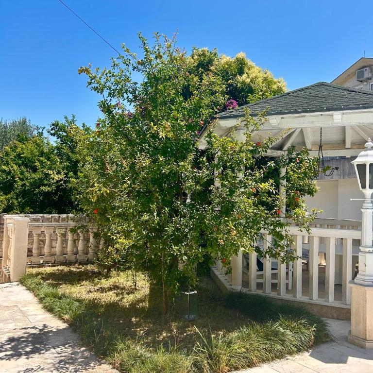 Guest House Vila Eli - Dvokrevetna Soba s Bračnim Krevetom, Zajedničkim Kupatilom i Pogledom na More - 9