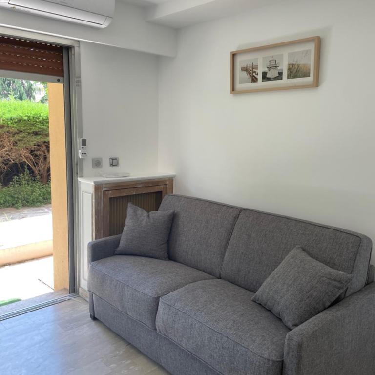 NICE FLAT WITH GARDENS Limites cannes juste 10 MNS CROISETT - Appartement 1 Chambre - 12