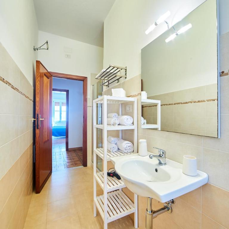 Tidu's home B&B - Camera Doppia con Letti Singoli con Servizi Igienici in Comune - 2