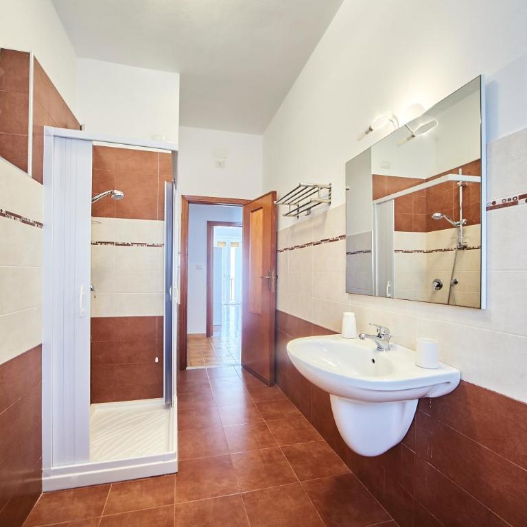 Tidu's home B&B - Camera Matrimoniale con Bagno Privato Esterno - 6