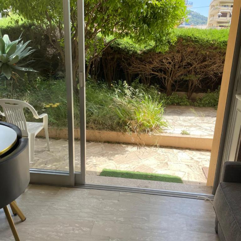 NICE FLAT WITH GARDENS Limites cannes juste 10 MNS CROISETT - Appartement 1 Chambre - 10