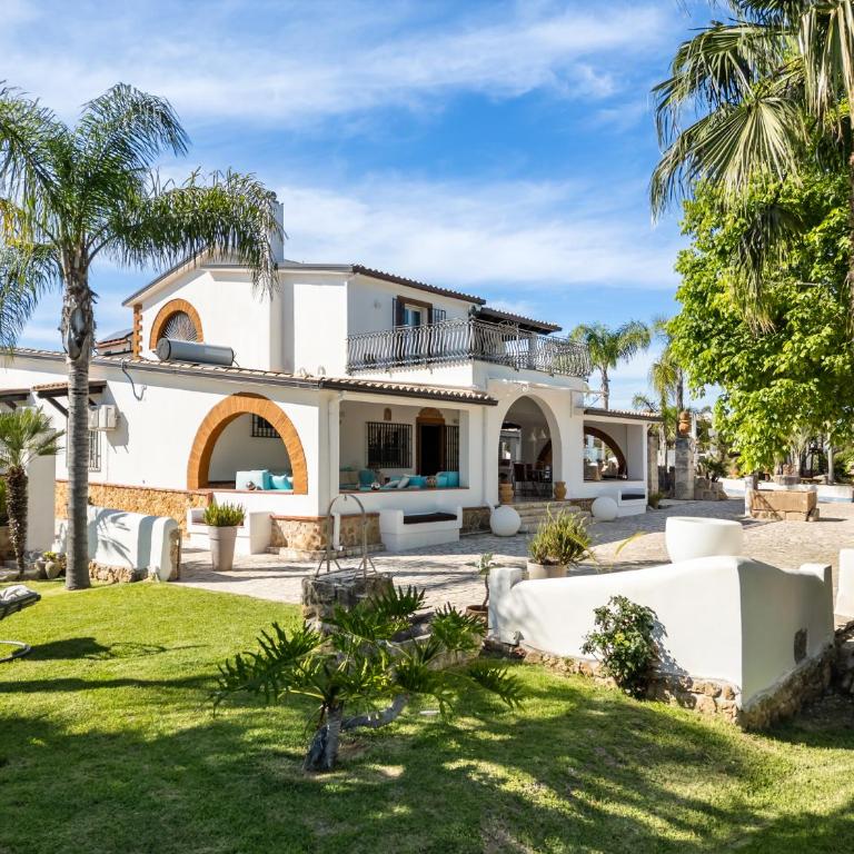 Amazing Villa with pool & Jacuzzi - Villa - 8